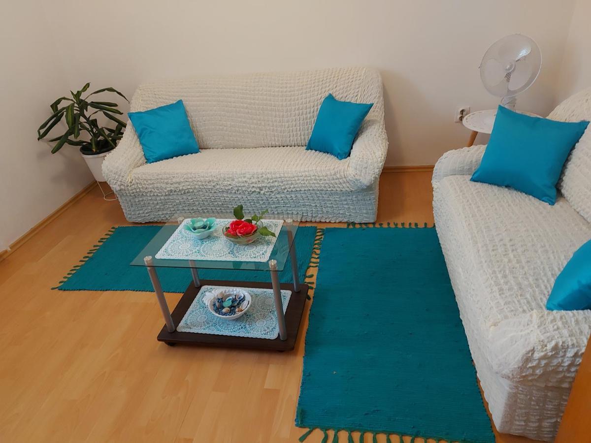 Hrastic Apartment *