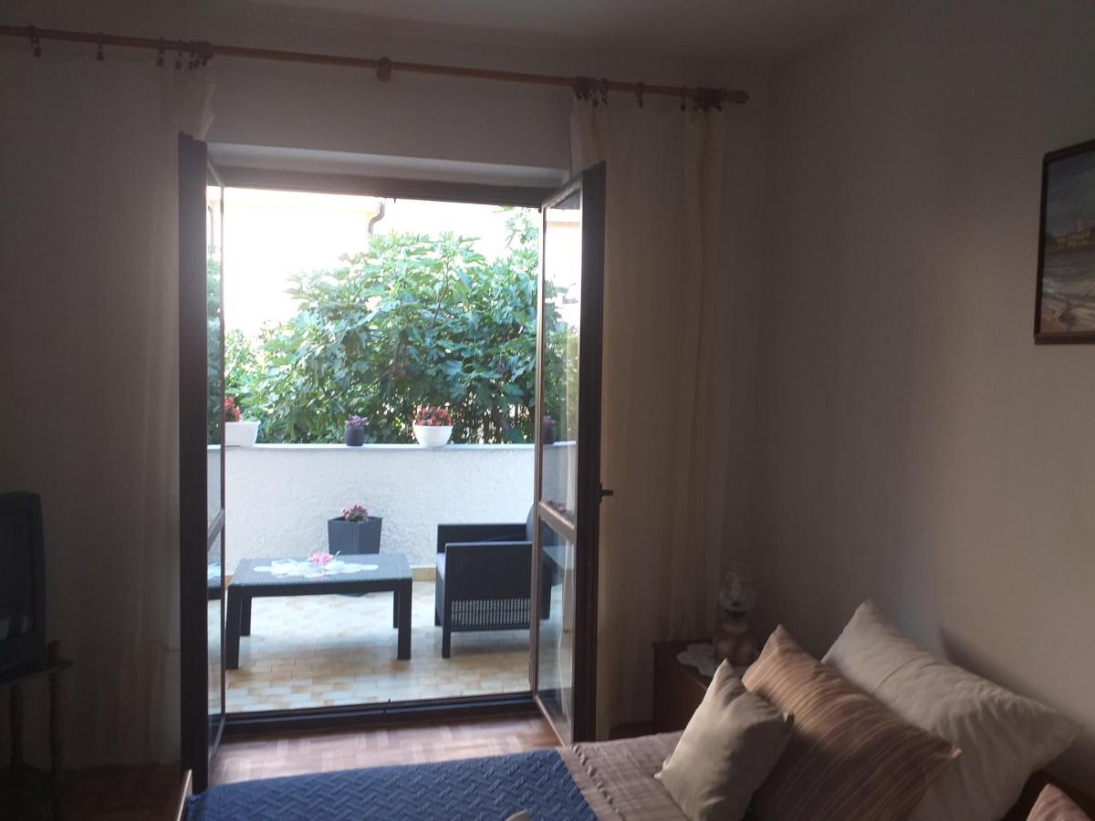 Hrastic Apartment *