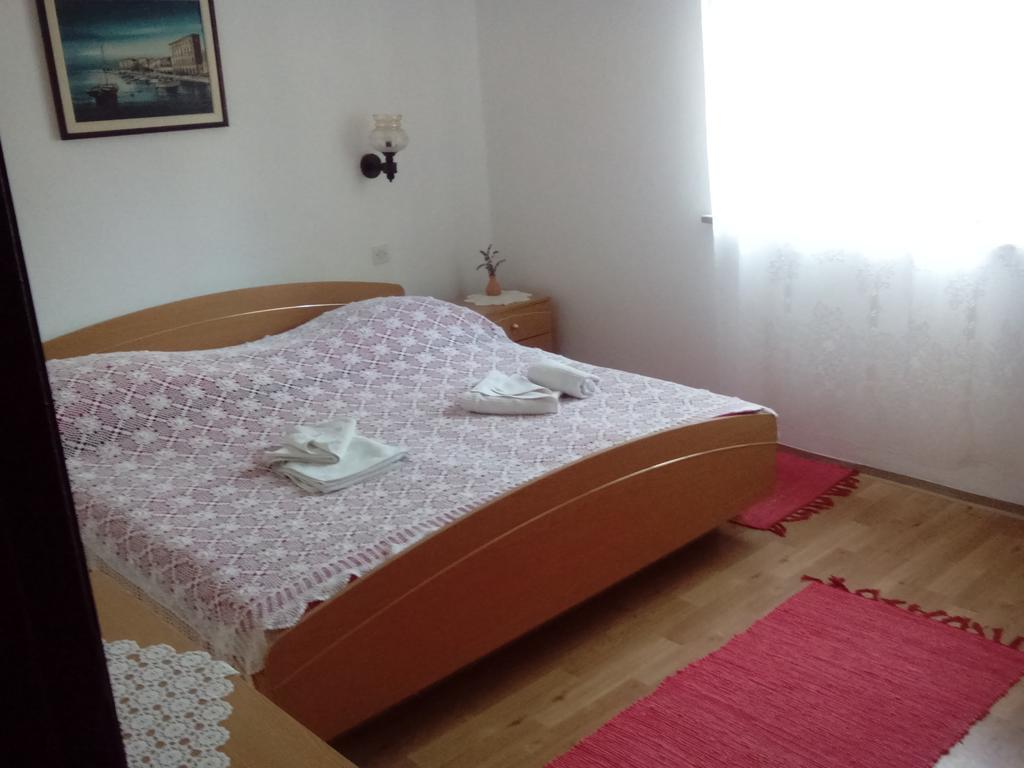 Hrastic Apartment