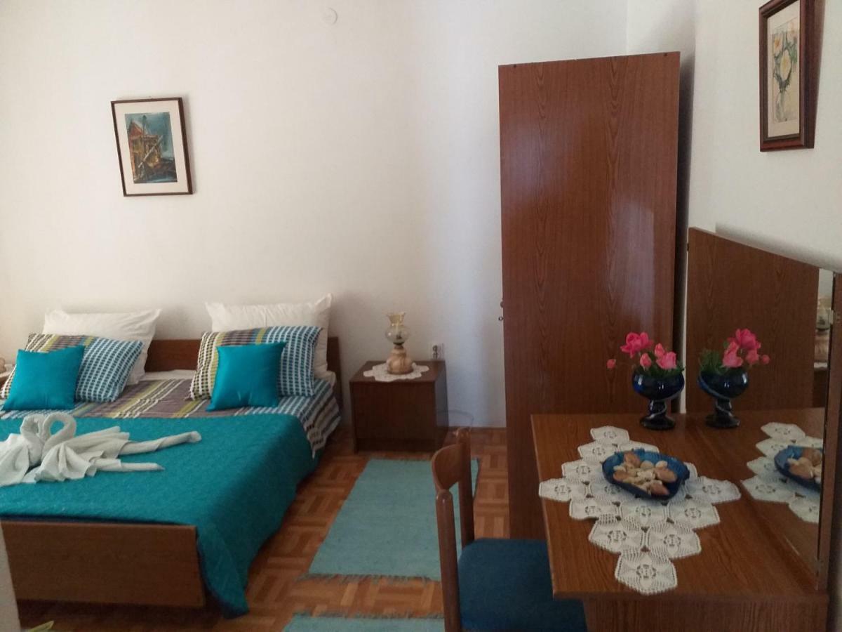 Hrastic Apartment *
